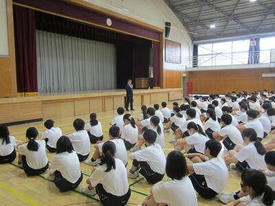 全校朝礼